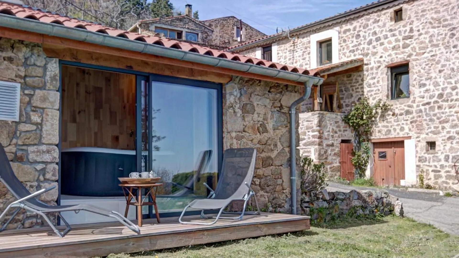 Casa vacanze Gite De Charme 18Eme Avec Spa Et Terrasse, St-Julien-Molin-Molette - Fr-1-496-335 Saint-Julien-Molin-Molette Francia